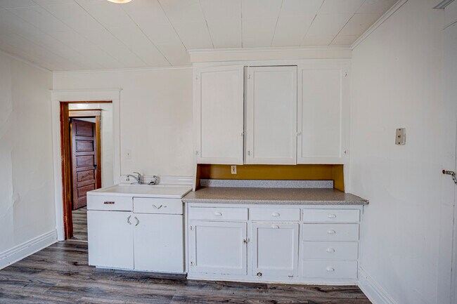 Building Photo - 706 McDonough St