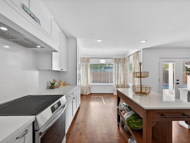 Building Photo - 1676 Beaconshire