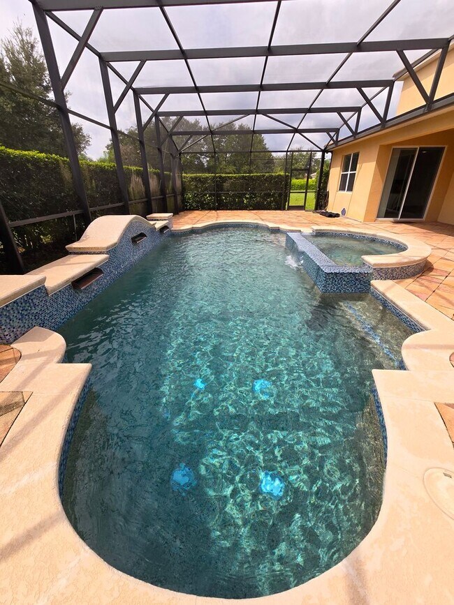 Building Photo - Luxurious Single-Family Home in Secluded Mount Dora Community