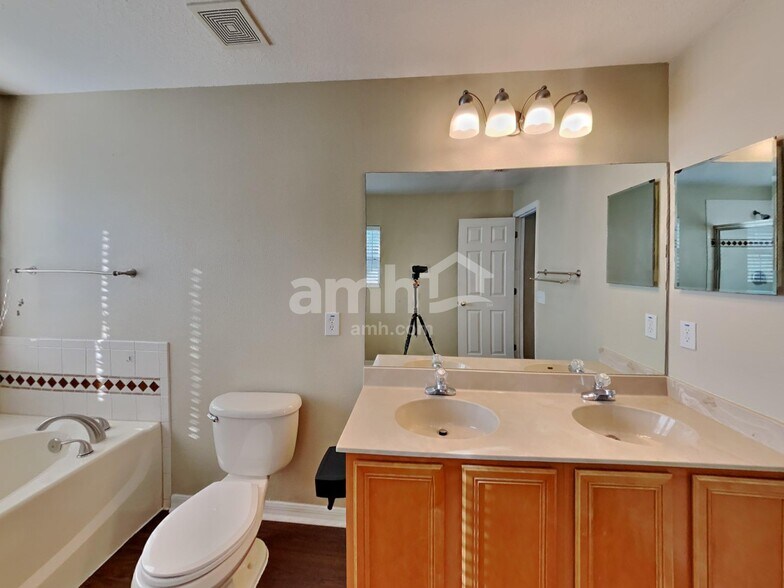 Building Photo - 17525 Sandgate Ct
