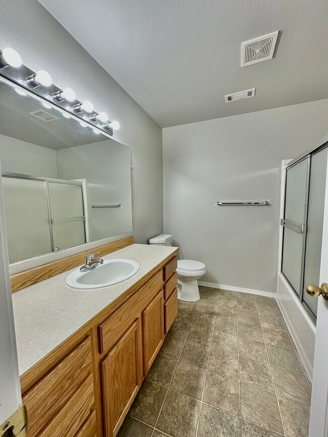 Building Photo - 2610s-5