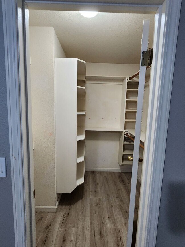 Building Photo - 1609 Cashmere Dr