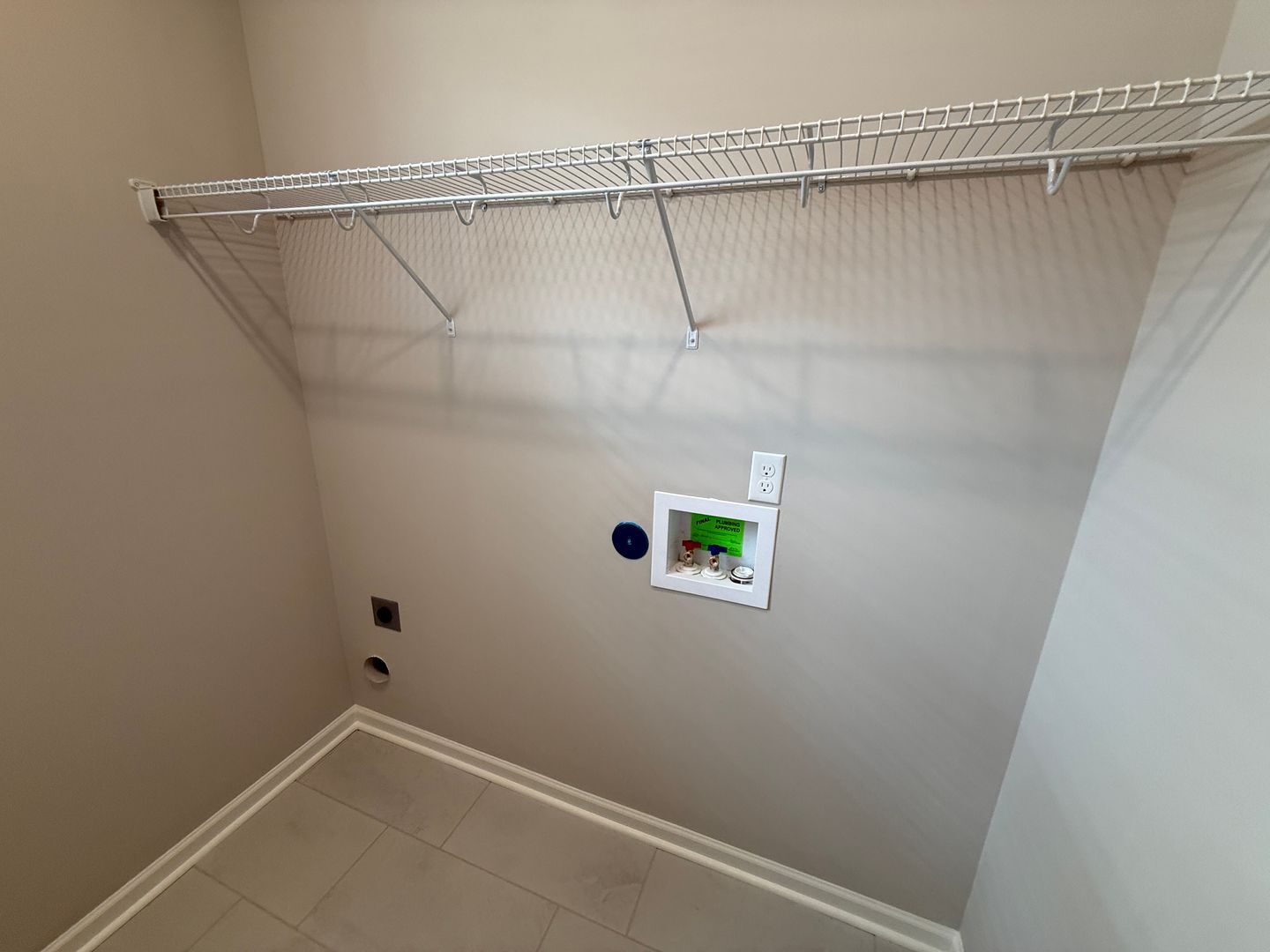 Building Photo - 592 Holden Dr