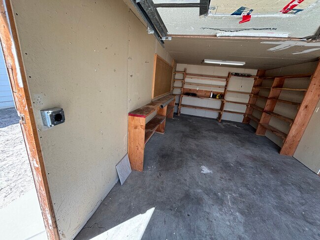 Building Photo - 1718 White Ave