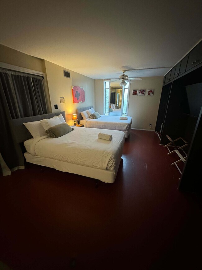 Building Photo - 305 Indian Creek Dr E