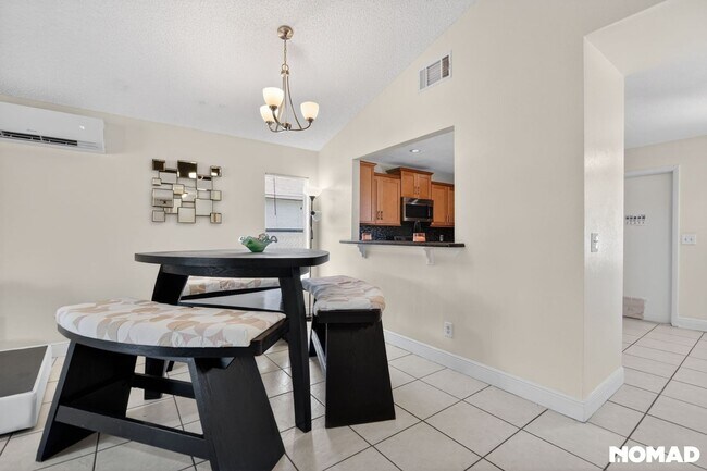 Building Photo - 3BR Modern Orlando 32824 Some Utilities Inc.