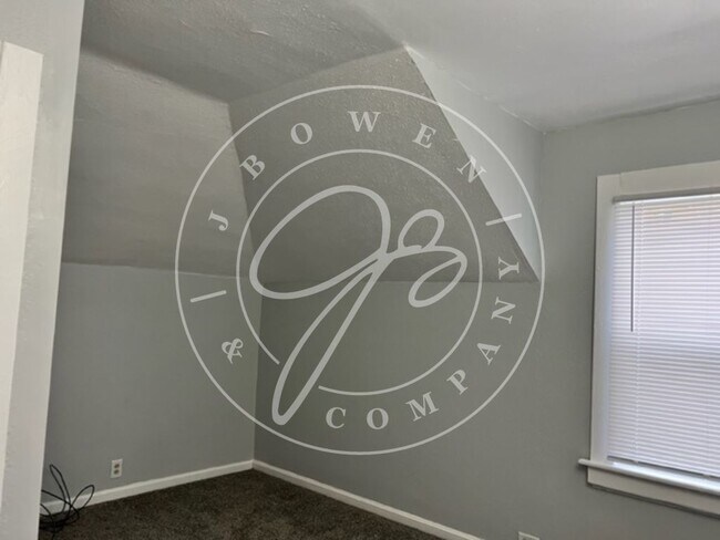 Building Photo - Beautiful 2 bedroom home in West Toledo