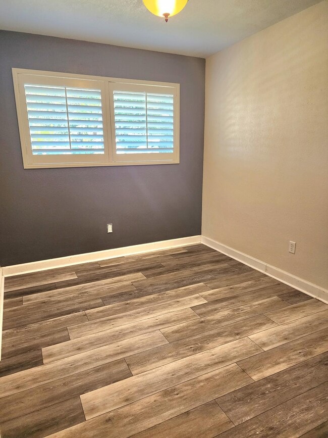 Building Photo - 191 SE 9th Ct