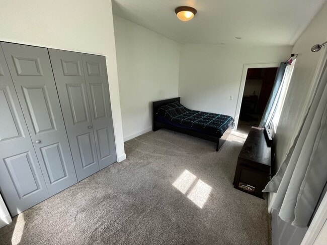 Building Photo - Beautiful home in great location