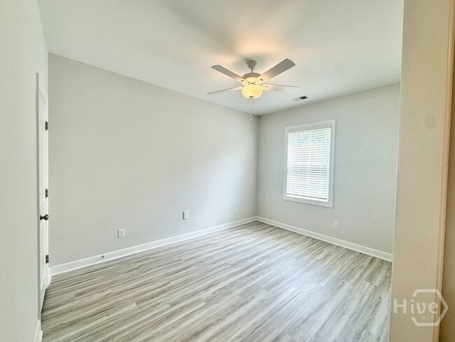 Building Photo - 123 Waterside Ln