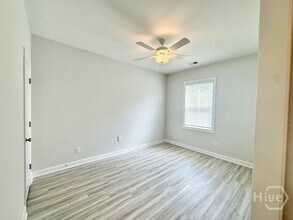 Building Photo - 123 Waterside Ln