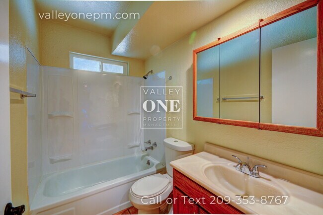 Building Photo - Experience Pet-Friendly Resort Living! Fea...