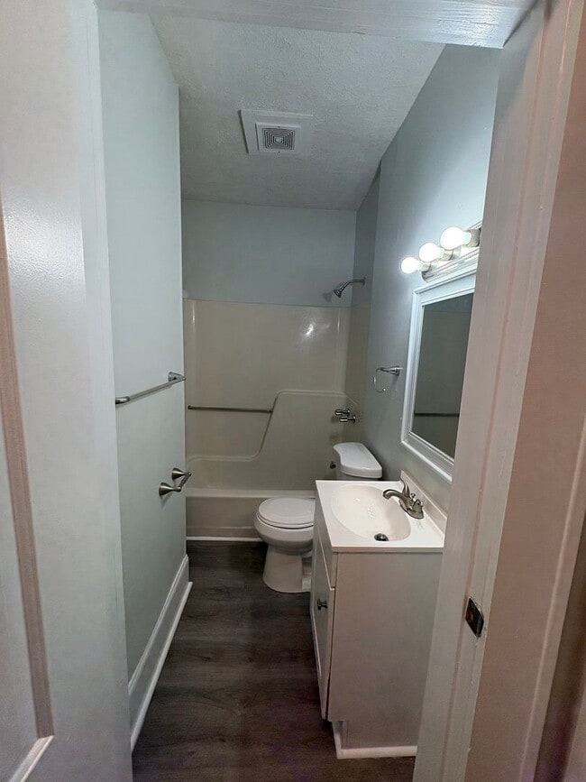 Building Photo - 2bed/1bath House $1295 GSO!