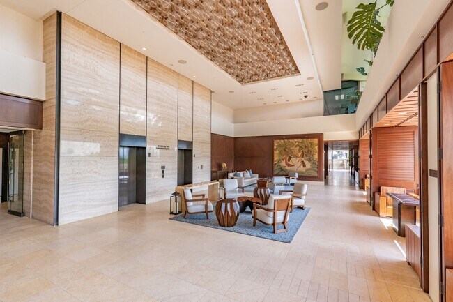 Building Photo - Spacious Waikiki Studio, One Block From Fo...