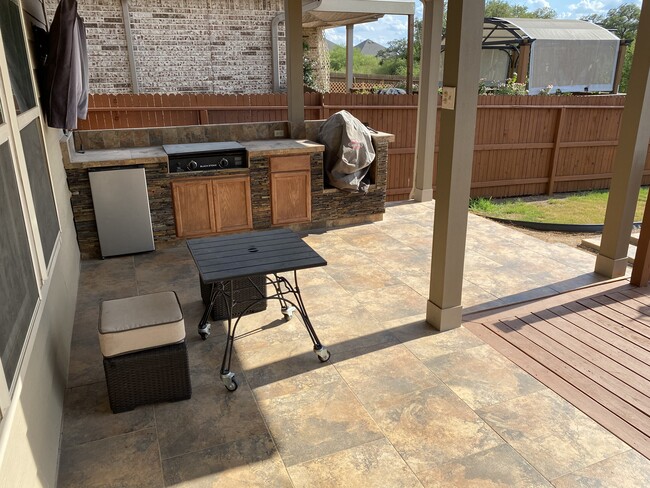 Outdoor kitchen - 22819 Akin Town