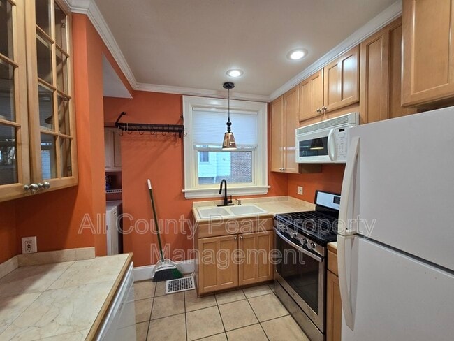 Building Photo - 104 Belvoir Ave