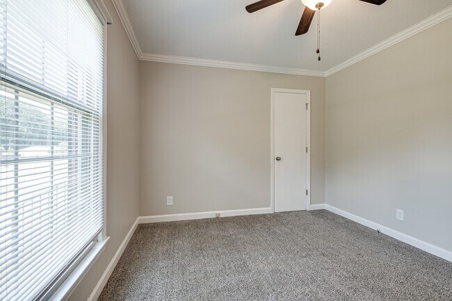 Building Photo - 114 Cottonwood Dr