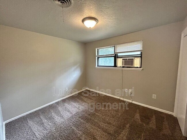 Building Photo - 700 Crosby Blvd