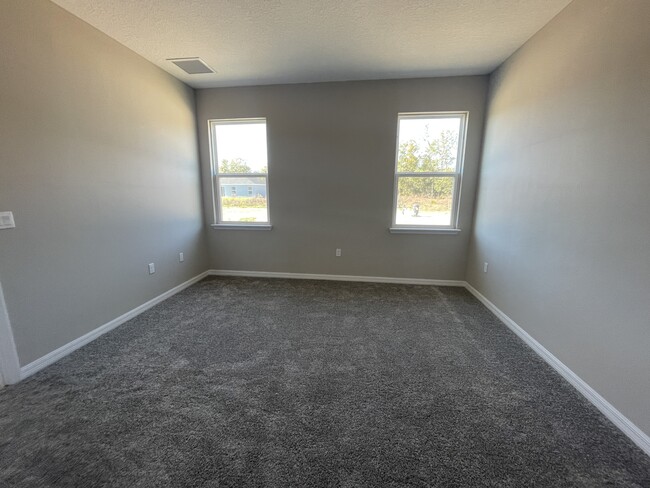 Building Photo - 73 Maple Dr