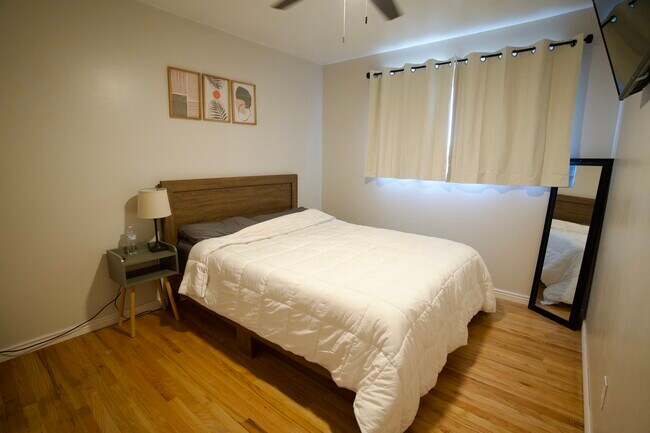 Building Photo - 303 Quebec St