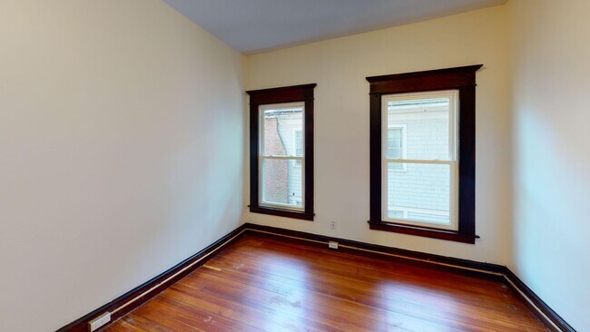 Building Photo - 252 Goffe Terrace