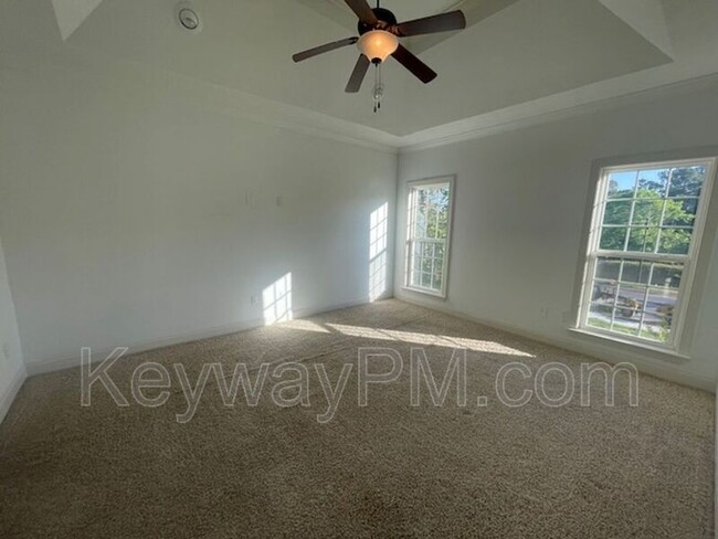 Building Photo - 880 Willow Lake