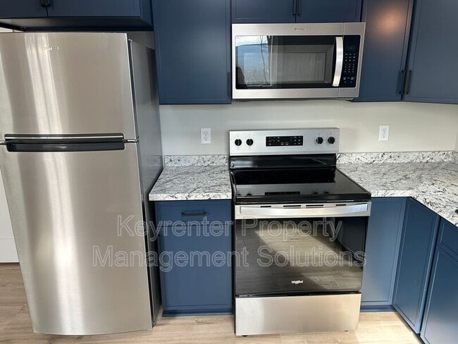 Building Photo - 300 Fairview Ave