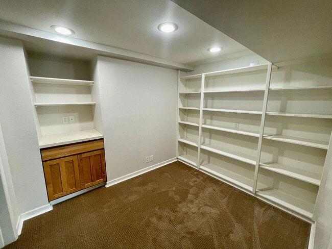 Building Photo - Beautiful North Hill Home Near Vincent Park!