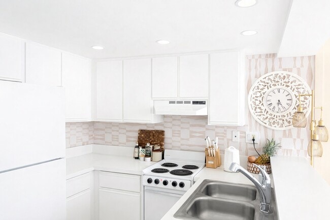 Building Photo - 540 Brickell Key Dr