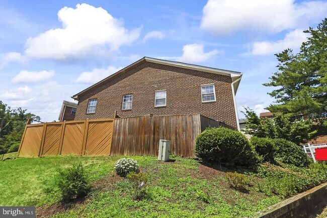 Building Photo - 9904 Hagel Cir
