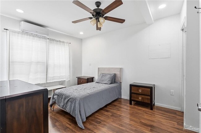 Building Photo - 13 N 21st St