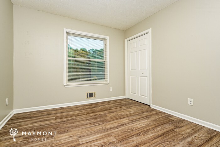 Building Photo - 620 Crestmont Ct