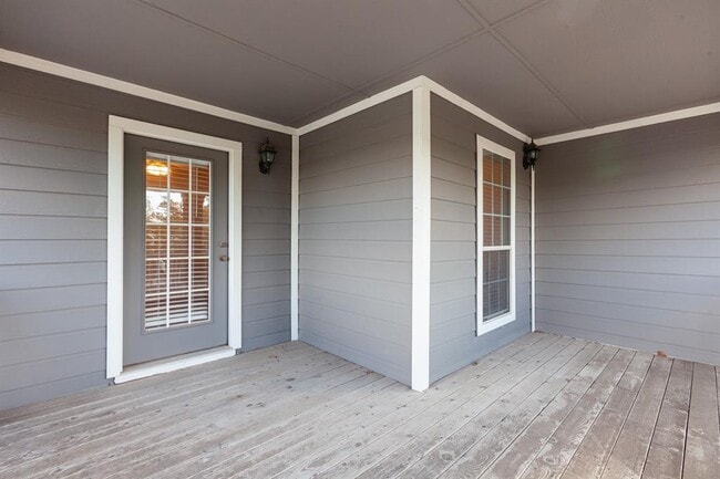 Building Photo - 494 Sampson