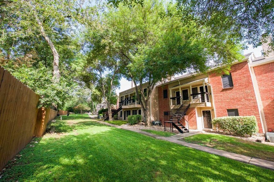 Building Photo - 10401 N Lamar Blvd