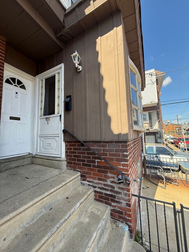 Building Photo - 3950 Dungan St