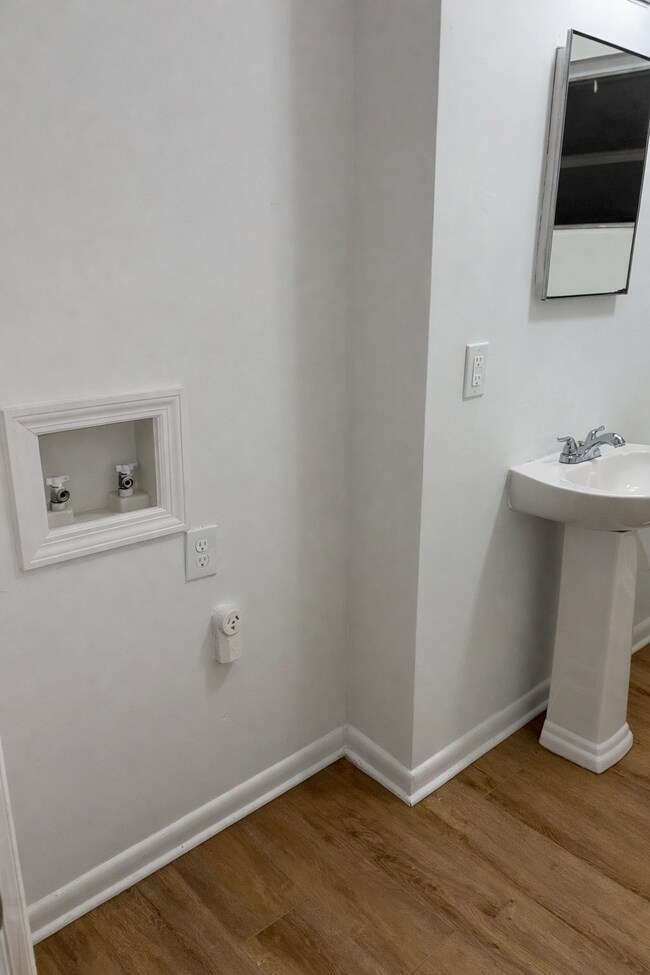 Building Photo - 4311 Ashland Dr