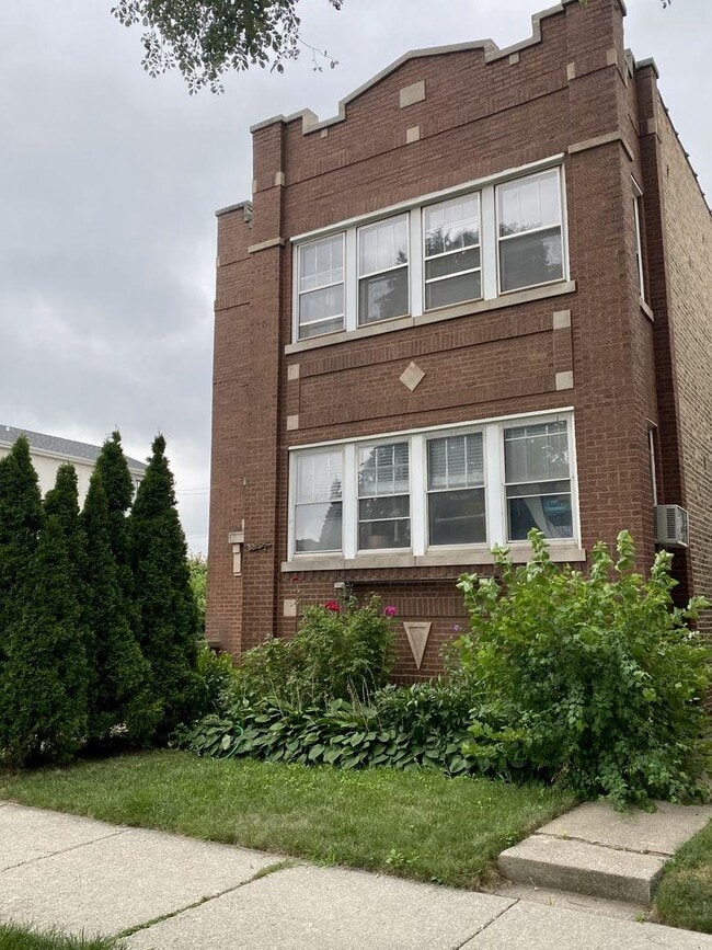 Building Photo - 2 bedroom in Chicago IL 60639