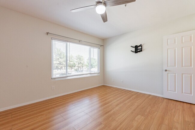 Building Photo - Chandler's Best-Kept Secret: Spacious Cond...