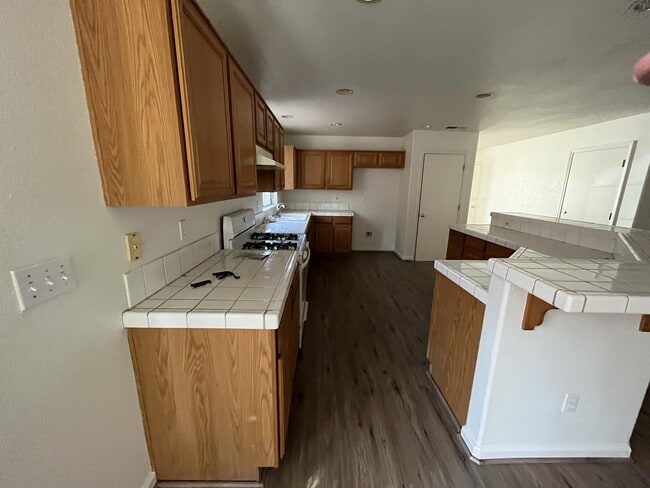 Building Photo - 328 Roadrunner Dr