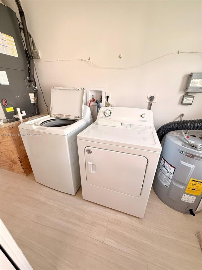 Building Photo - 236 NW 12th Ct