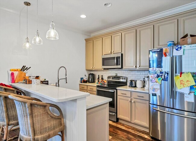 Building Photo - 175 Christian Dr