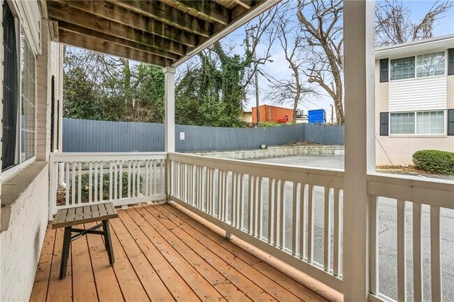 Building Photo - 1988 Wellbourne Dr NE