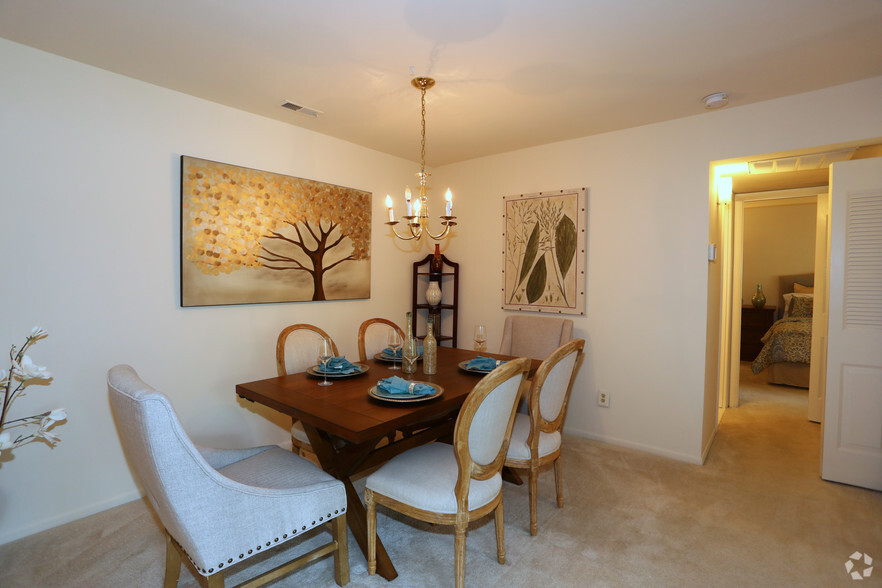 Dining Area - The Bluffs at Clary's Forest Apartments