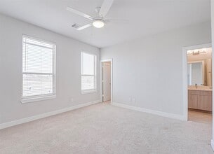 Building Photo - 389 N Centro Cir