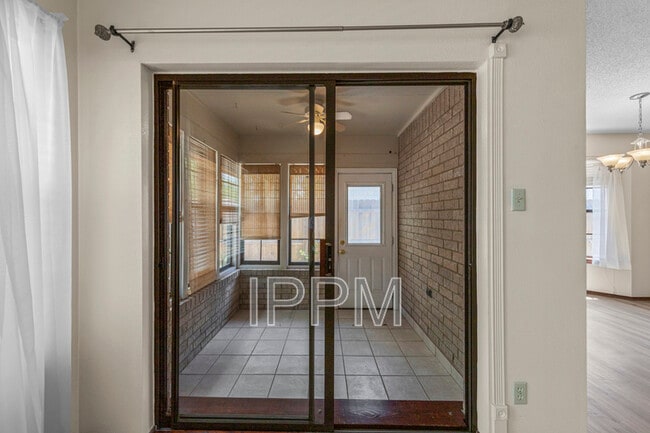 Building Photo - 138 Willow Cir