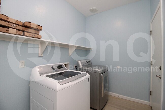 Building Photo - 38032 W Vera Cruz Dr