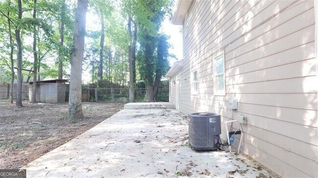 Building Photo - 1824 Idlewood Rd