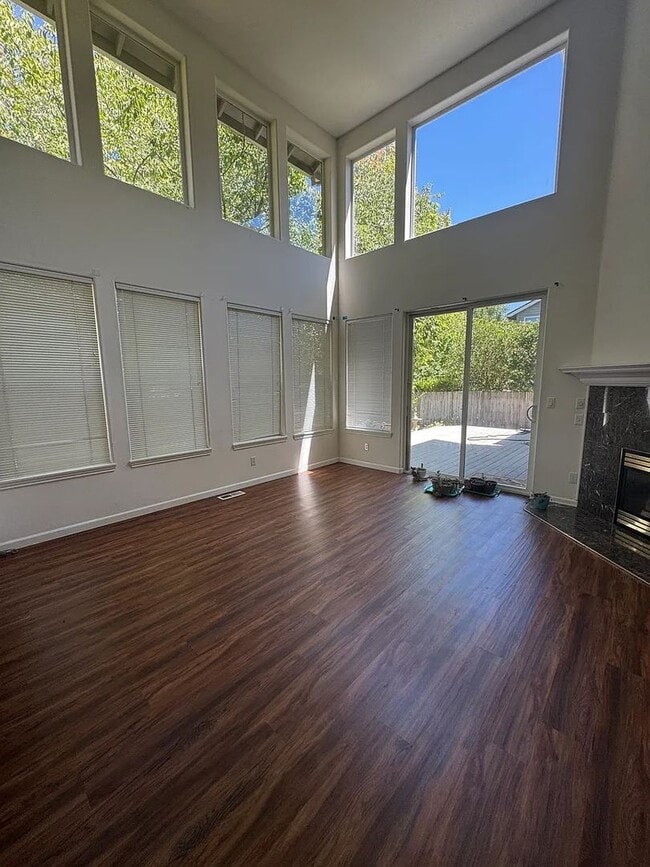 Building Photo - Hillsboro Living at Its Best 3bed/ 2.5 Bat...