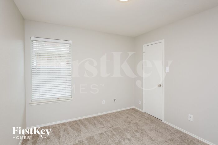 Building Photo - 10901 Braemoor Dr