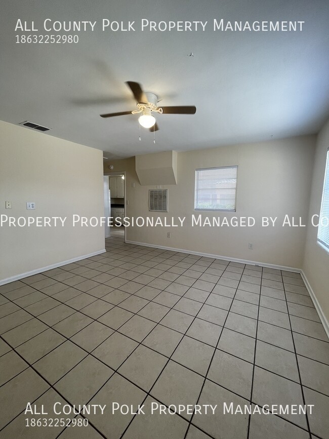 Building Photo - Fantastic 2 Bedroom Duplex in Lakeland,  R...